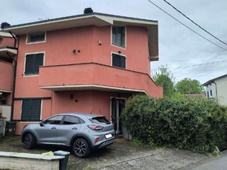 Quadrilocale in Vendita a Lucca, 87'750€, 71 m²