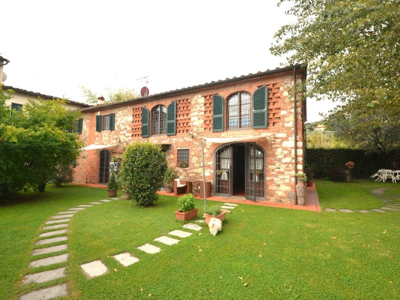 Casa di corte in Vendita a Lucca, zona San Quirico di Moriano, 675'000€, 240 m², arredato