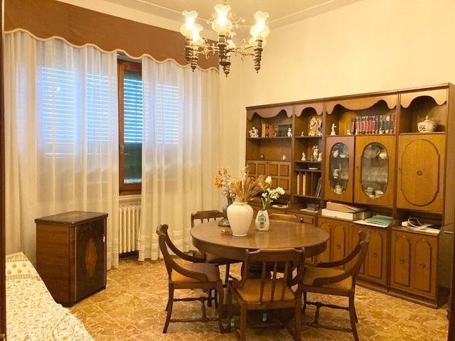 Casa Indipendente in Vendita a Empoli, 395'000€, 200 m², con Box
