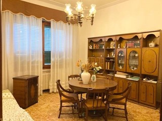 Casa Indipendente in Vendita a Empoli, 395'000€, 200 m², con Box