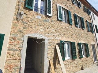 Quadrilocale in Vendita a Capannori, zona Camigliano, 240'000&euro;, 100 m²