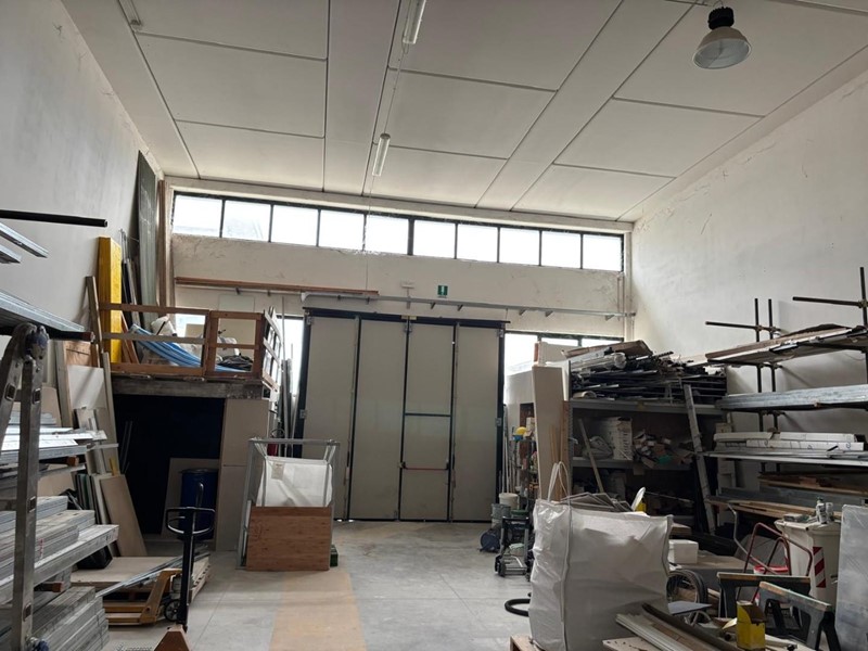 Capannone in Vendita a Montelupo Fiorentino, 315'000€, 200 m²