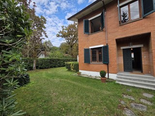 Villa in Vendita a Massa, zona Poveromo, 950'000&euro;, 180 m², arredato