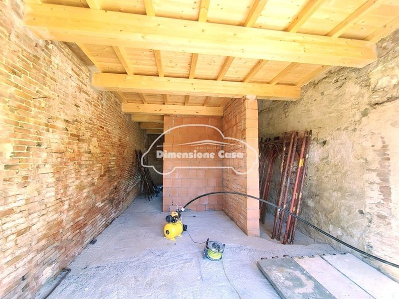 Casa Indipendente in Vendita a Capannori, zona Camigliano, 240'000€, 90 m², con Box