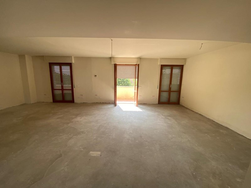 Ufficio in Vendita a Pontedera, 146'000€, 250 m²