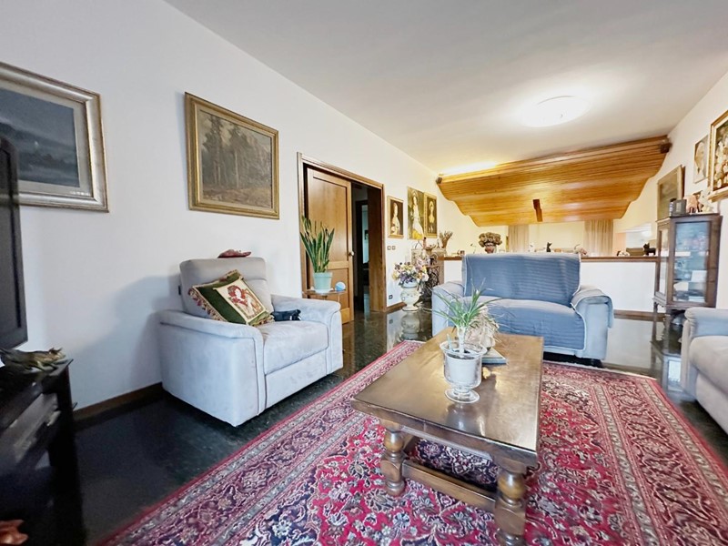 Casa Semi Indipendente in Vendita a Altopascio, 320'000€, 220 m², con Box