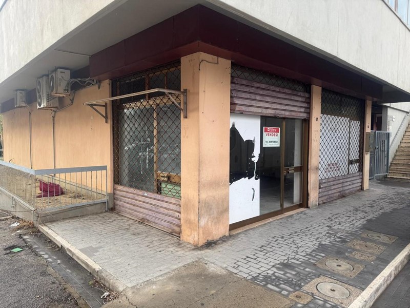 Immobile commerciale in Vendita a Pontedera, 139'000€, 147 m²