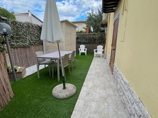 Casa Semi Indipendente in Vendita a Pisa, zona Marina di Pisa, 220'000€, 45 m²