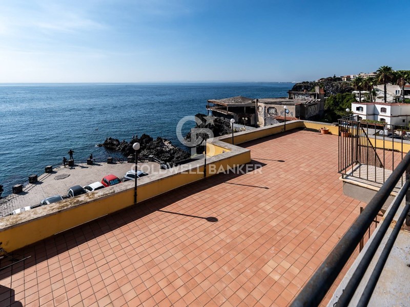 Immobile commerciale in Vendita a Aci Castello, 2'099'000€, 750 m²