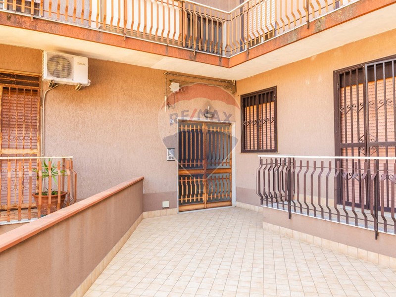 Appartamento in Vendita a Aci Catena, 69'000€, 116 m²