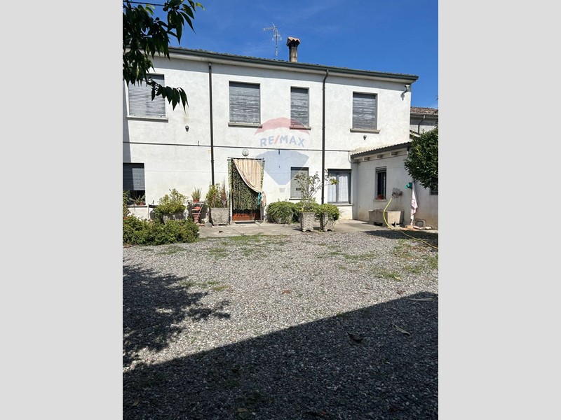 Casa Indipendente in Vendita a Acquanegra sul Chiese, 154'000&euro;, 180 m²