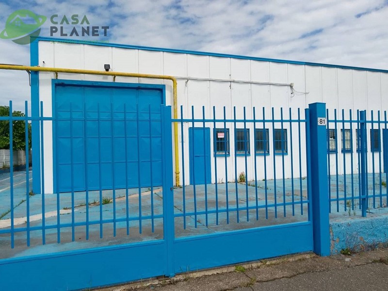 Capannone in Vendita a Albairate, 300'000€, 1350 m²