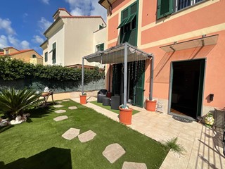 Villetta a schiera in Vendita a Albisola Superiore, 540'000€, 160 m²