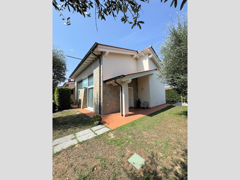 Casa Semi Indipendente in Vendita a Altopascio, 390'000€, 158 m²
