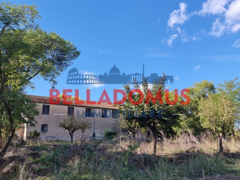 Rustico in Vendita a Aprilia, 250'000€, 257 m²