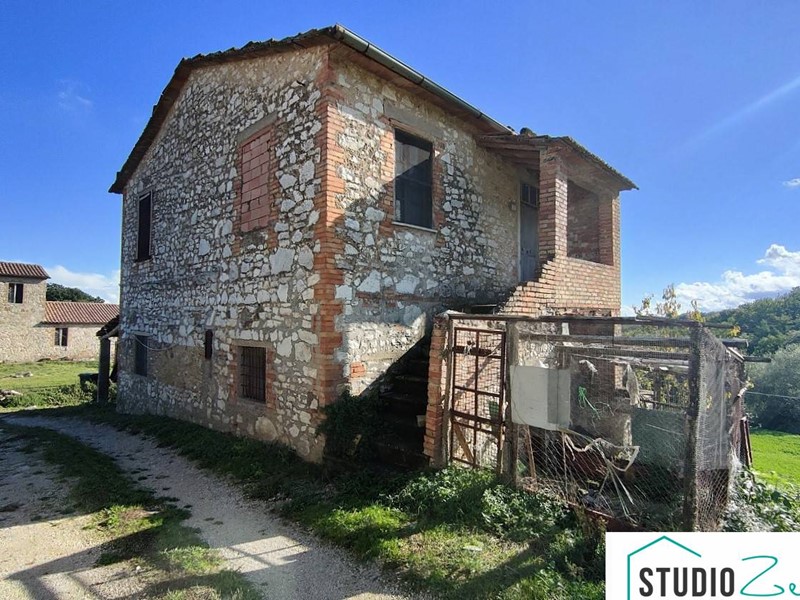 Rustico in Vendita a Avigliano Umbro, 60'000€, 83 m²