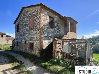 Rustico in Vendita a Avigliano Umbro, 60'000€, 83 m²