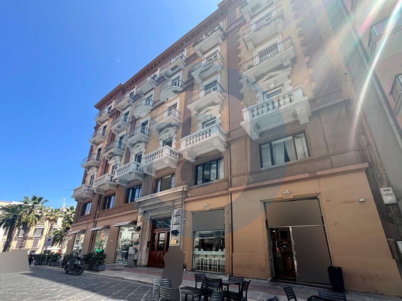 Immobile commerciale in Affitto a Bari, 5'500€, 135 m²