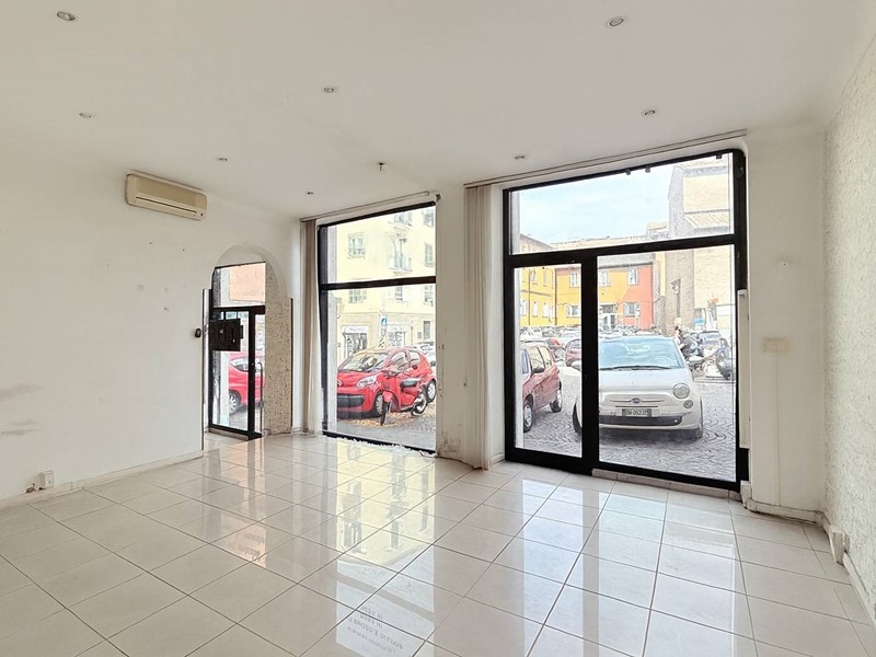 Immobile commerciale in Affitto a Viterbo, 800€, 40 m²