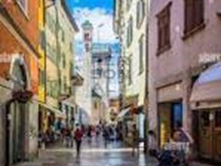 Attività commerciale in Affitto a Trento, 41'000€, 180 m²