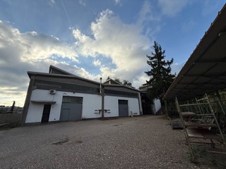 Capannone in Vendita a Varese, 398'000€, 1021 m²