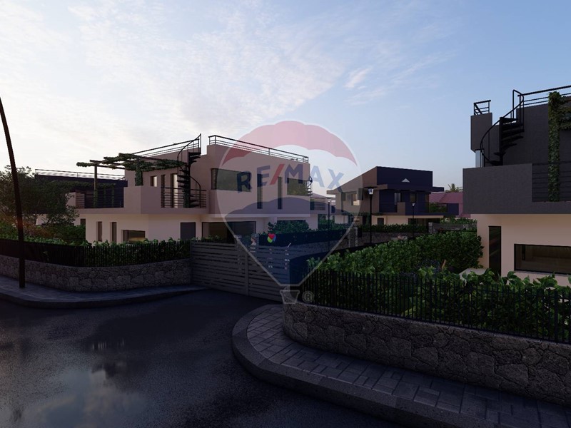 Casa Semi Indipendente in Vendita a San Pietro Clarenza, 295'000€, 155 m²