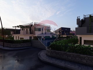 Casa Semi Indipendente in Vendita a San Pietro Clarenza, 295'000€, 155 m²