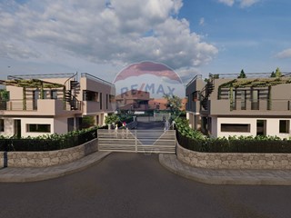 Casa Semi Indipendente in Vendita a San Pietro Clarenza, 285'000€, 120 m²