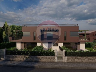 Villa in Vendita a San Pietro Clarenza, 440'000€, 235 m²