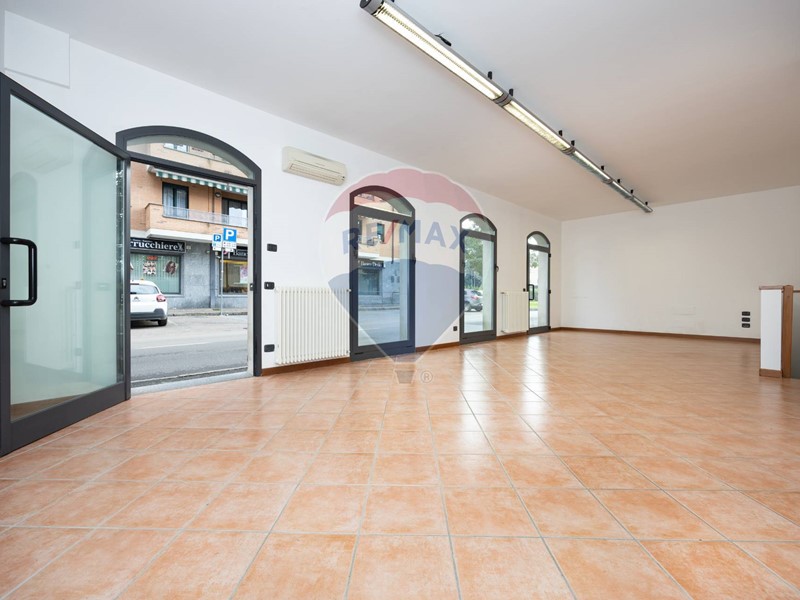 Immobile commerciale in Vendita a Seveso, 129'000€, 83 m²