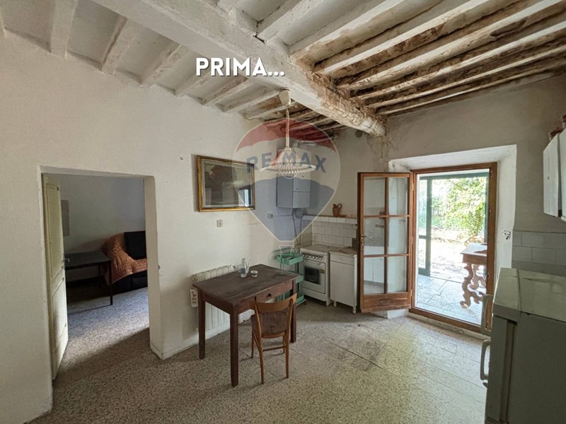 Casa Semi Indipendente in Vendita a Roccastrada, 50'000€, 147 m²