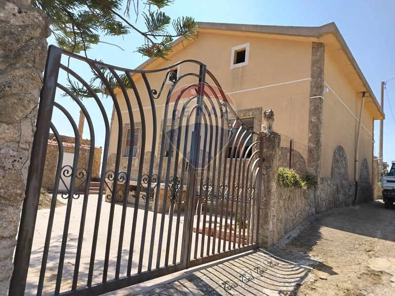 Villa in Vendita a Piazza Armerina, 60'000€, 80 m²