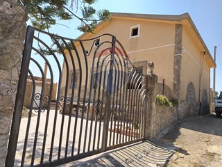 Villa in Vendita a Piazza Armerina, 60'000€, 80 m²