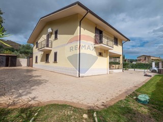 Villa in Vendita a Piazza Armerina, 350'000€, 320 m²