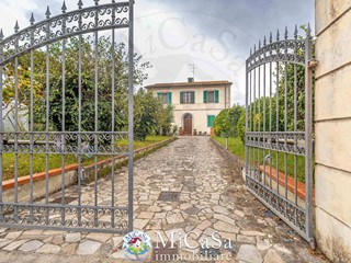 Villa in Vendita a Pisa, 270'000€, 160 m²