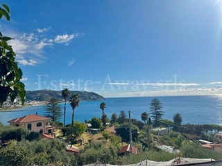 Villa in Vendita a Bordighera, 2'000'000€, 200 m²