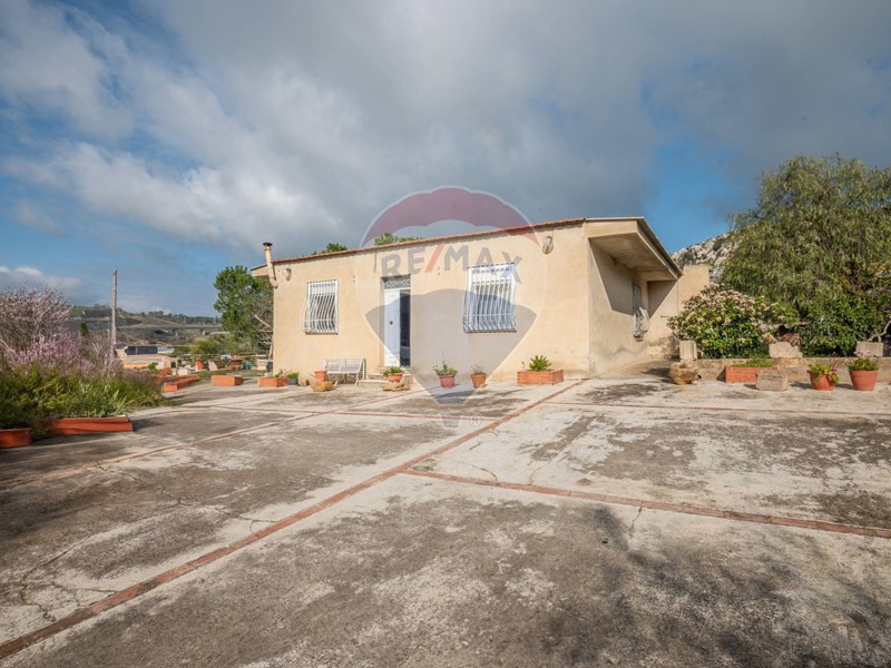 Villa in Vendita a Caltagirone, 99'000€, 123 m²