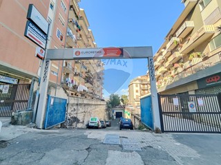 Magazzino in Vendita a Catania, 340'000€, 588 m²