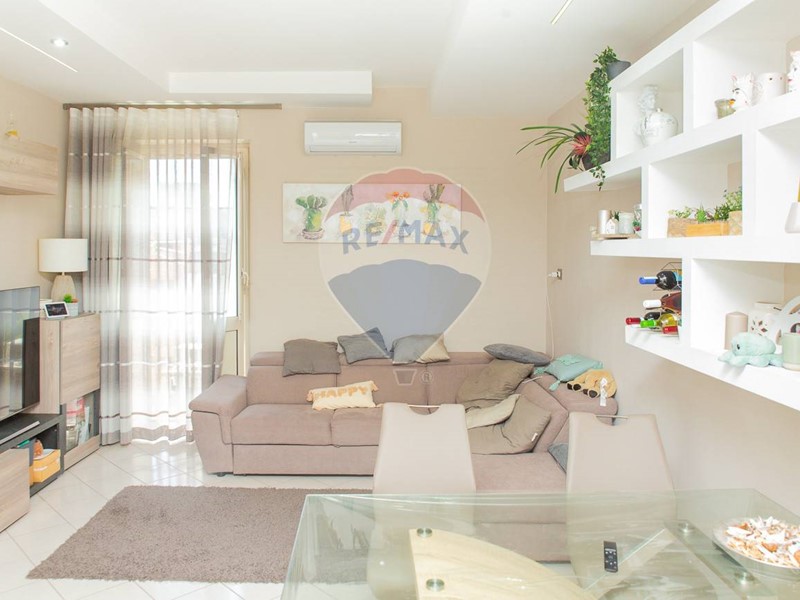 Bilocale in Vendita a Catania, 60'000&euro;, 65 m²