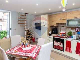 Appartamento in Vendita a Catania, 245'000&euro;, 165 m²