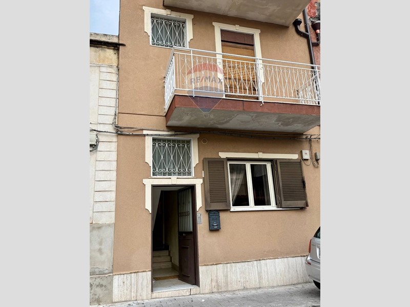 Appartamento in Vendita a Catania, 120'000&euro;, 130 m²