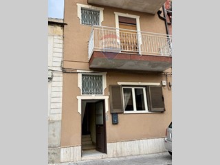 Appartamento in Vendita a Catania, 120'000&euro;, 130 m²