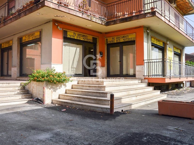 Immobile commerciale in Vendita a Fiumefreddo di Sicilia, 118'000&euro;, 355 m²