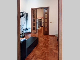 Appartamento in Affitto a Frosinone, 650€, 120 m²