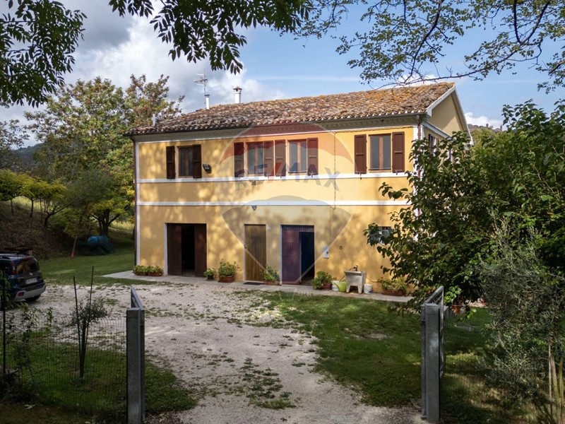 Casa Indipendente in Vendita a Maiolati Spontini, 250'000€, 240 m²