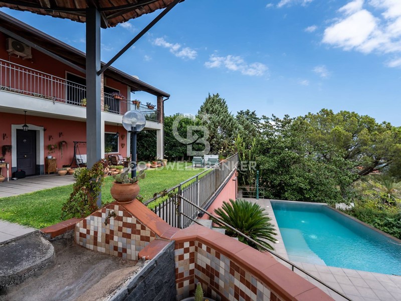 Villa in Vendita a Mascali, 430'000€, 215 m²