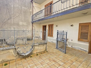 Casa Indipendente in Vendita a Montella, 42'000&euro;, 195 m²