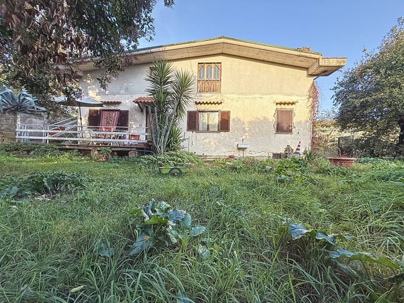 Villa in Vendita a Monterotondo, 219'000€, 180 m²
