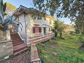 Villa in Vendita a Monterotondo, 219'000€, 180 m²