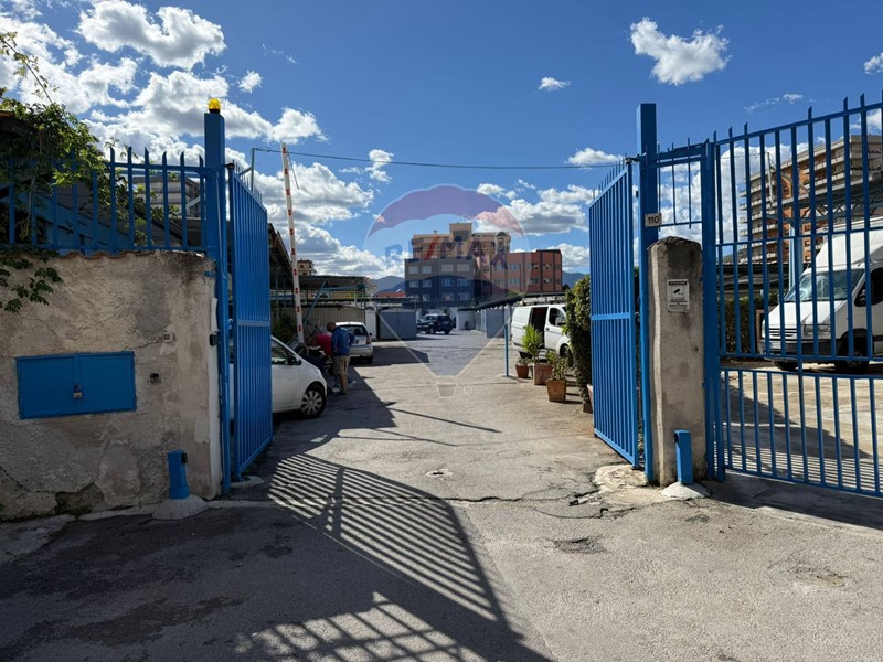 Immobile commerciale in Affitto a Palermo, 750€, 146 m²